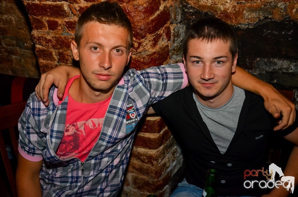 Party all night long în Club Escape, 