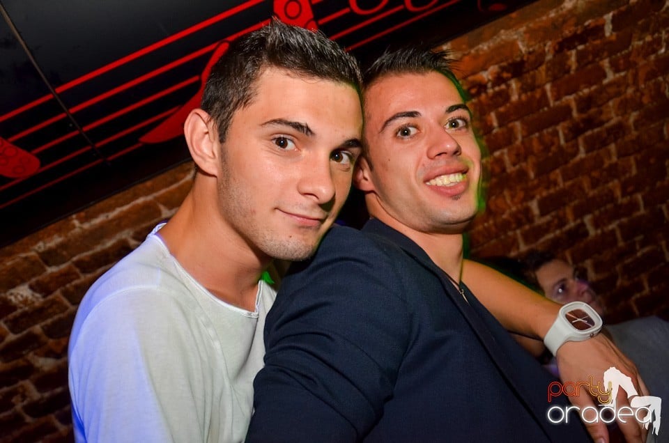 Party all night long în Club Escape, 