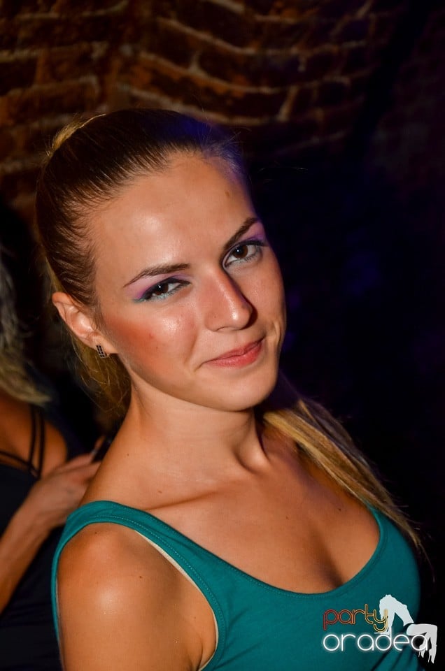 Party all night long în Club Escape, 