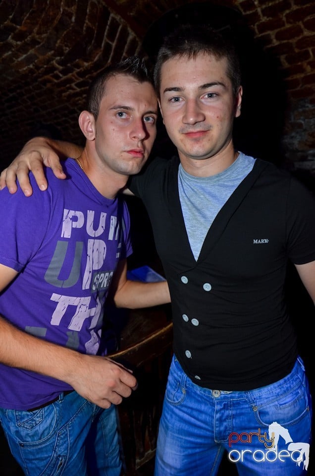 Party all night long în Club Escape, 