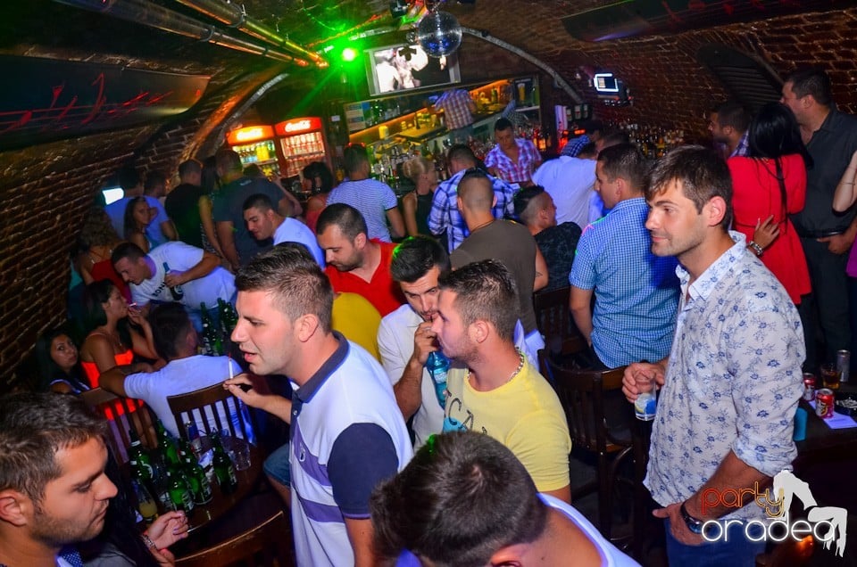 Party all night long în Club Escape, 