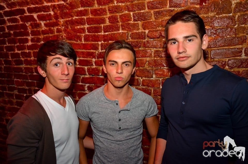 Party all night long în Club Escape, 