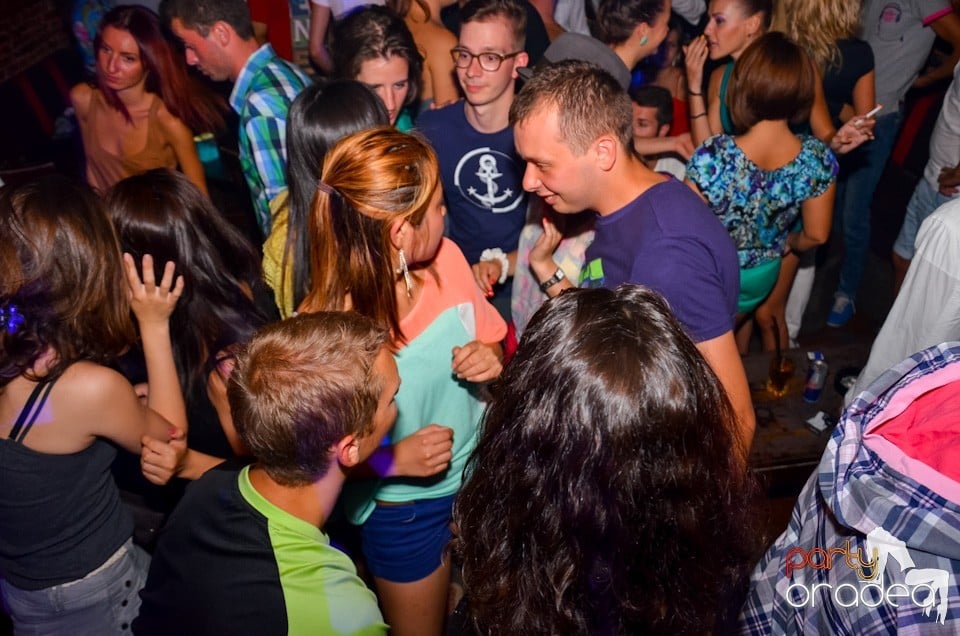 Party all night long în Club Escape, 