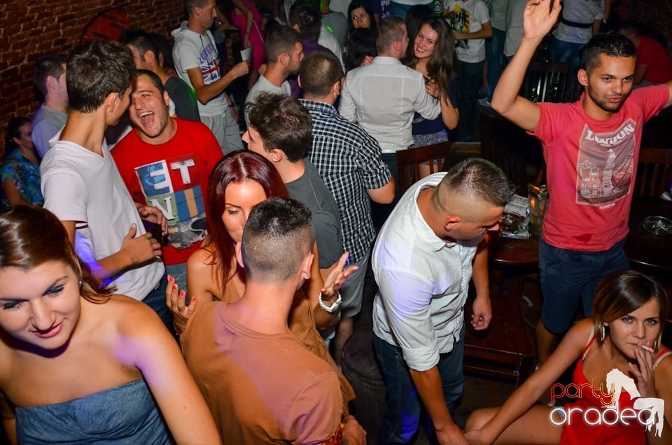 Party all night long în Club Escape, 