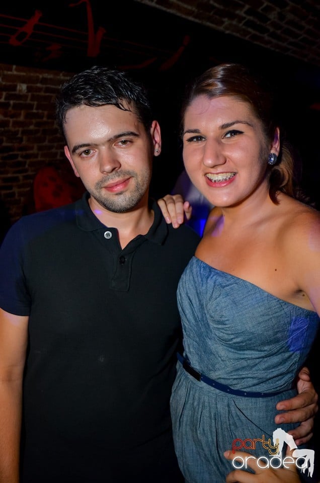 Party all night long în Club Escape, 