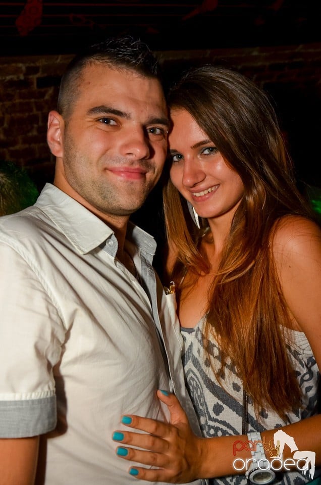 Party all night long în Club Escape, 