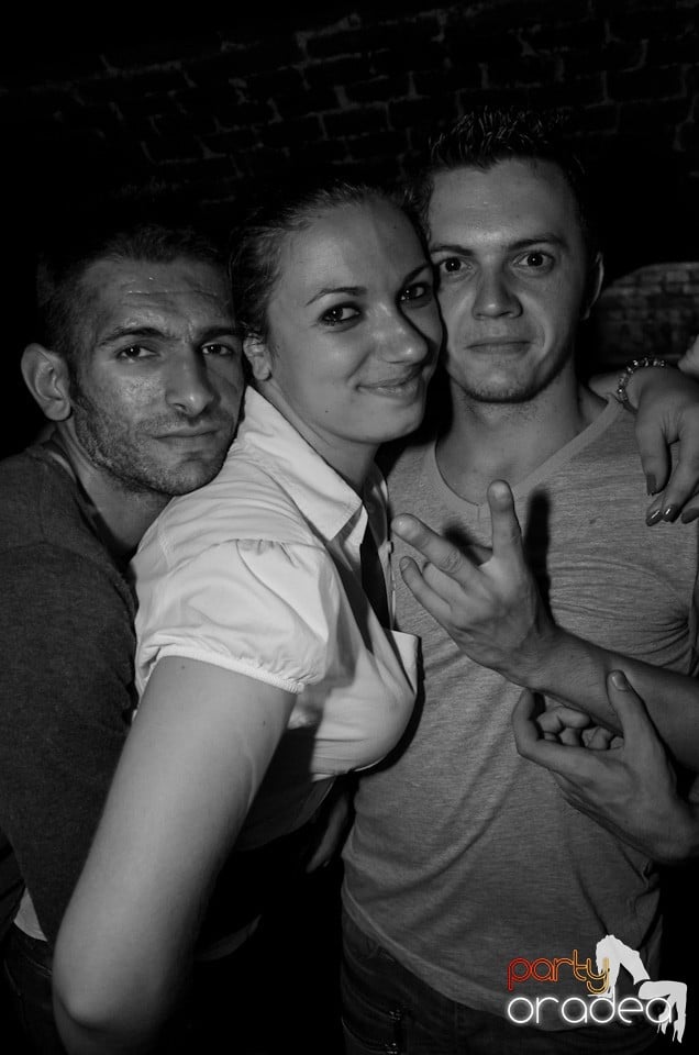 Party all night long în Club Escape, 