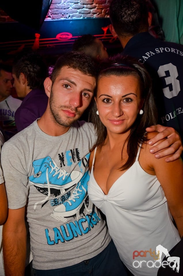 Party all night long în Club Escape, 