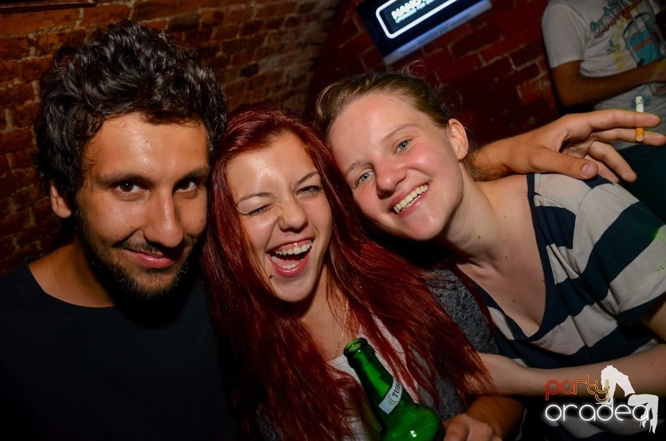 Party all night long în Club Escape, 