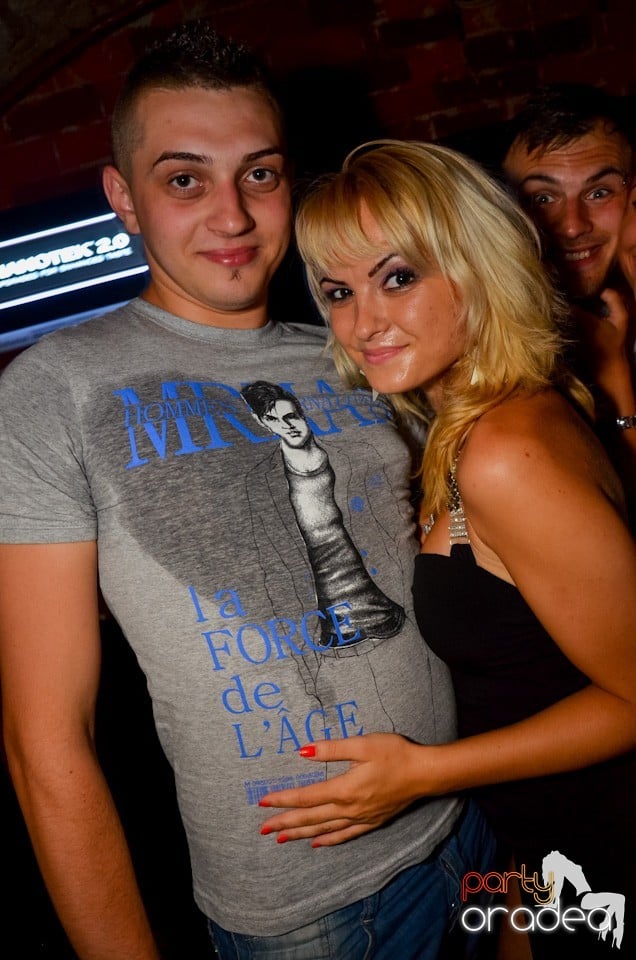Party all night long în Club Escape, 