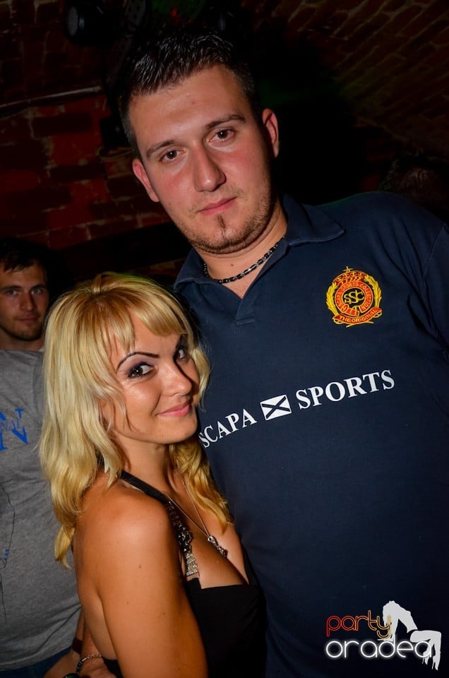 Party all night long în Club Escape, 