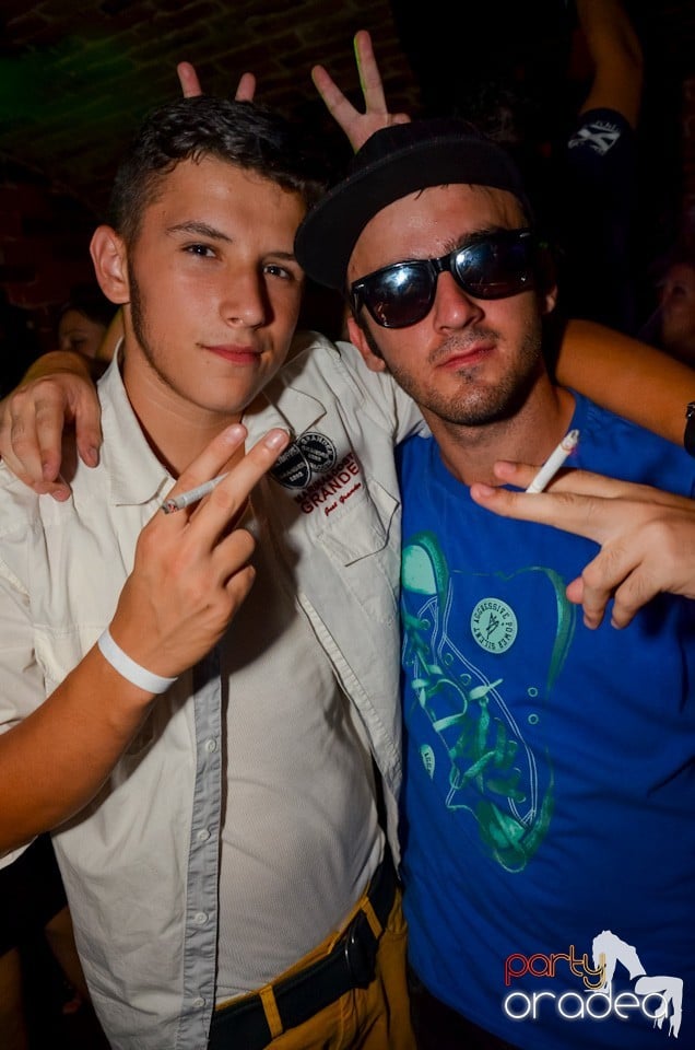 Party all night long în Club Escape, 