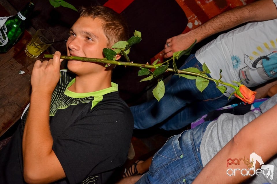 Party all night long în Club Escape, 