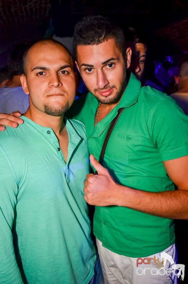 Party all night long în Club Escape, 