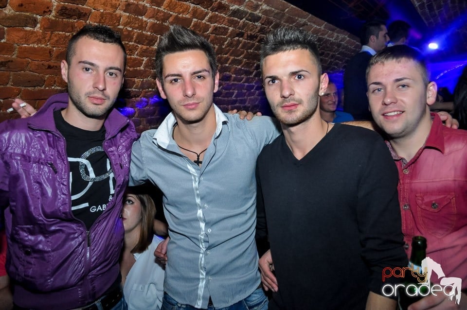 Party cu Caveman in the mix!, 