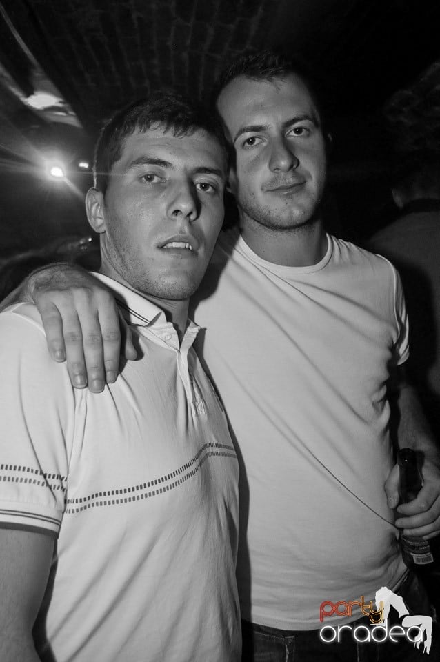 Party cu Caveman in the mix!, 