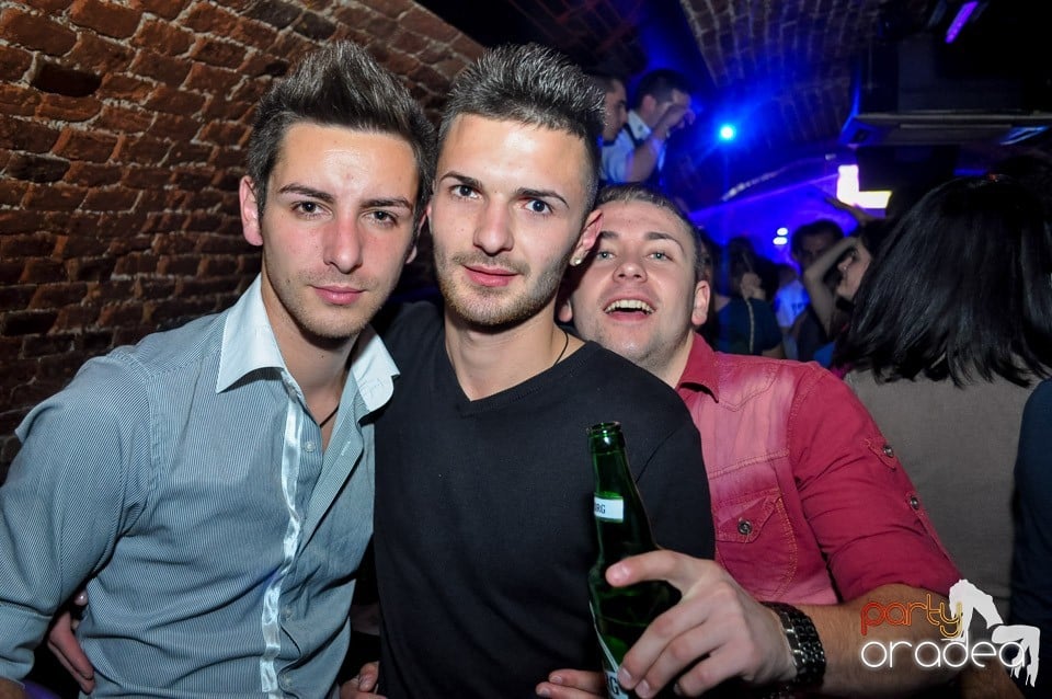 Party cu Caveman in the mix!, 