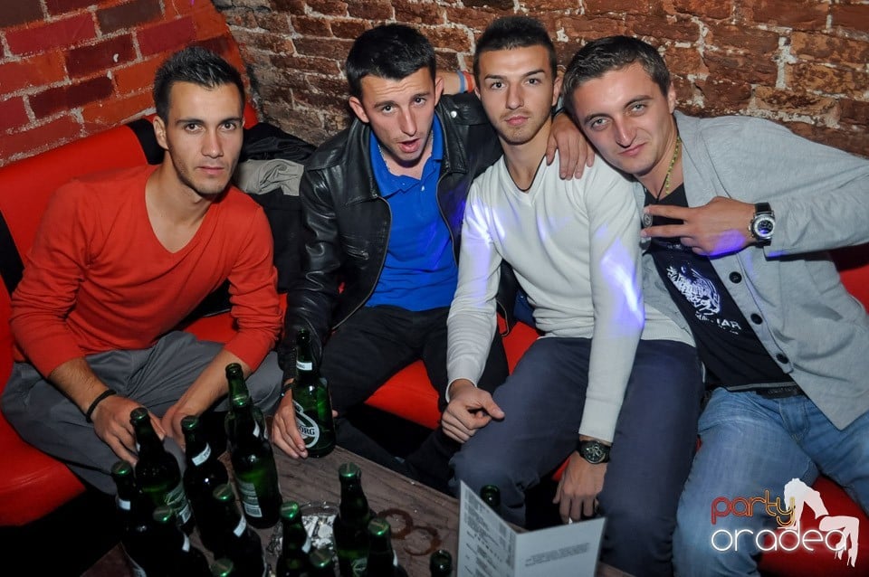 Party cu Caveman in the mix!, 