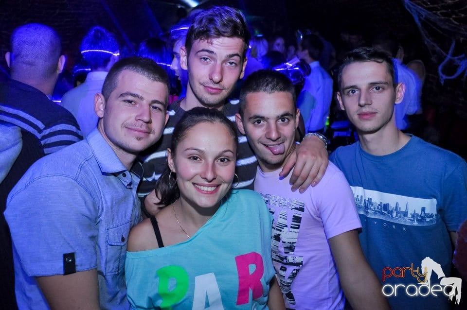 Party cu Caveman in the mix!, 