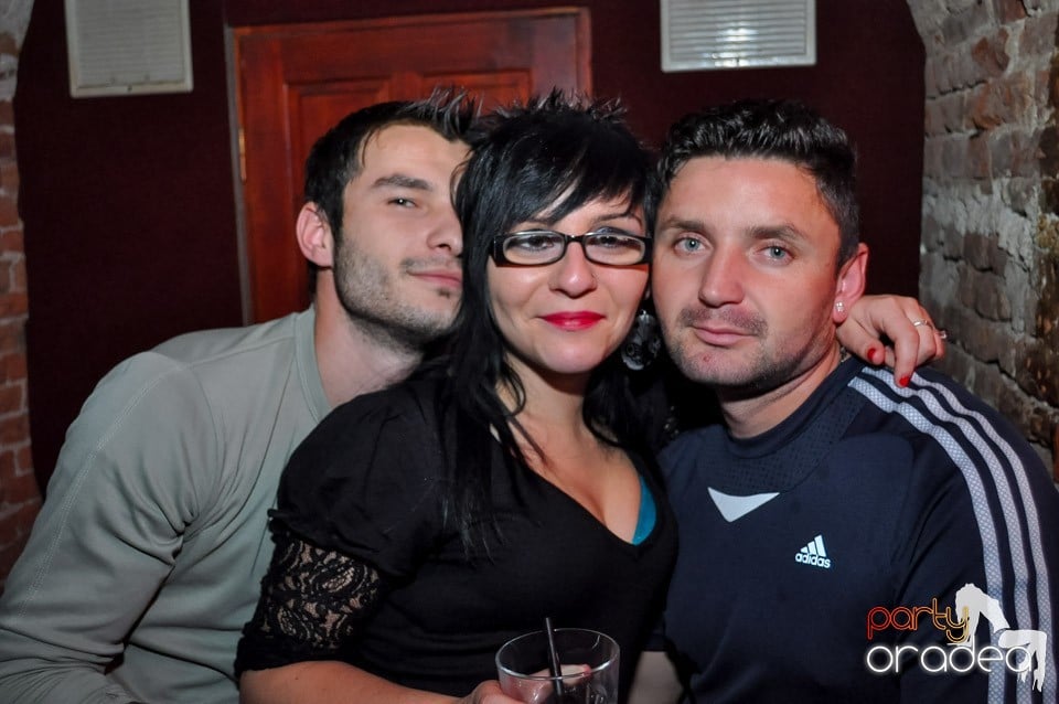 Party cu Caveman in the mix!, 