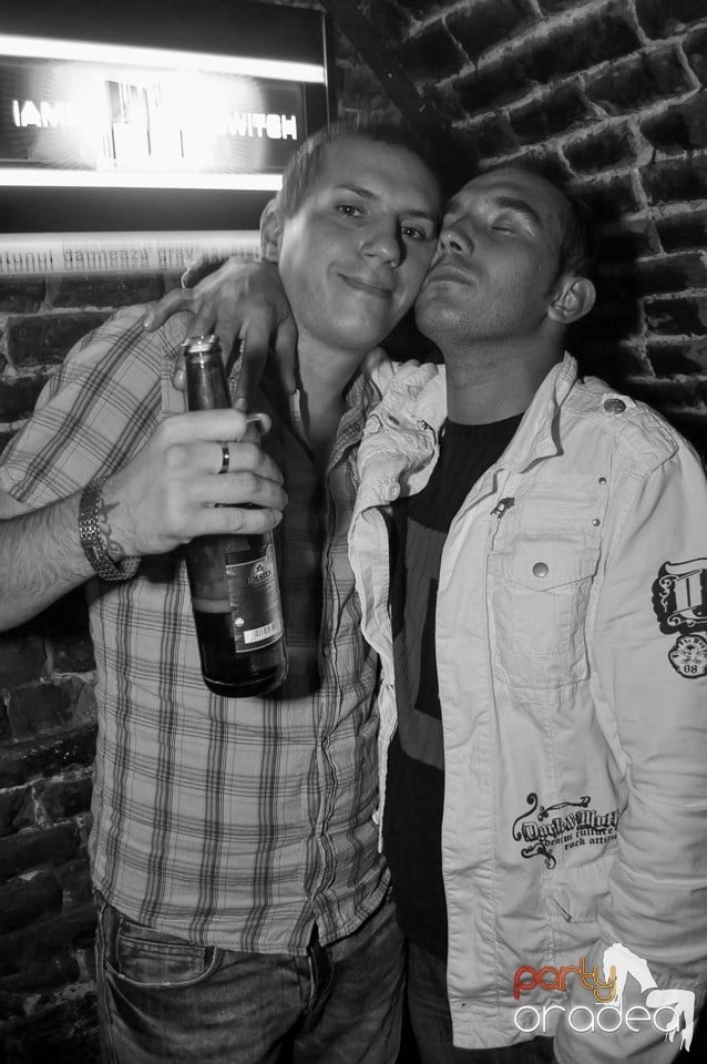 Party cu Caveman in the mix!, 