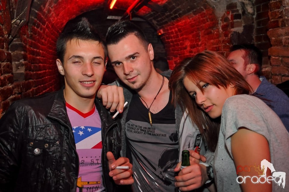 Party cu Caveman in the mix!, 