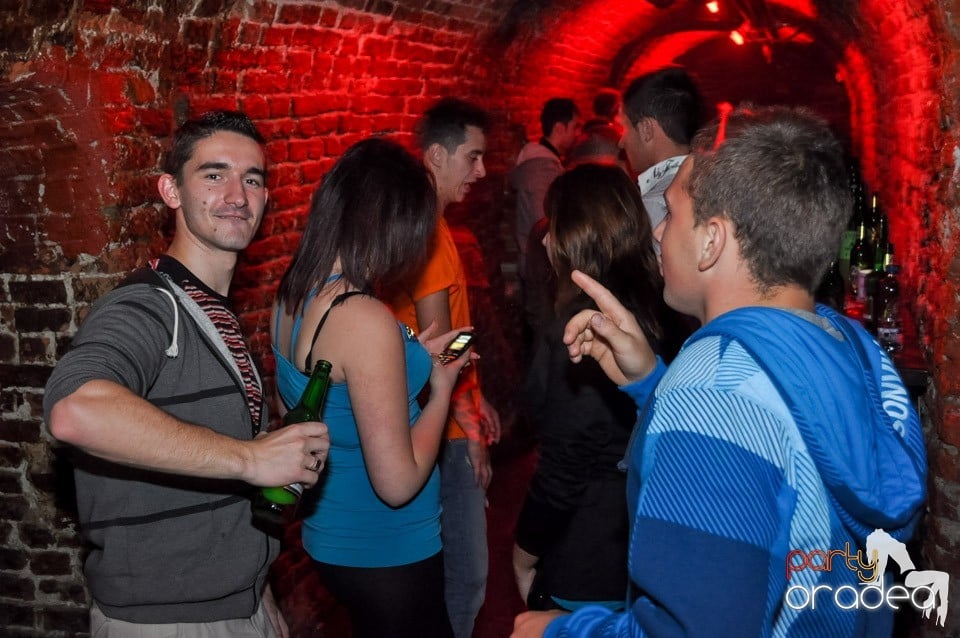 Party cu Caveman in the mix!, 