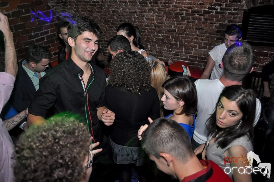 Party cu Caveman in the mix!, 