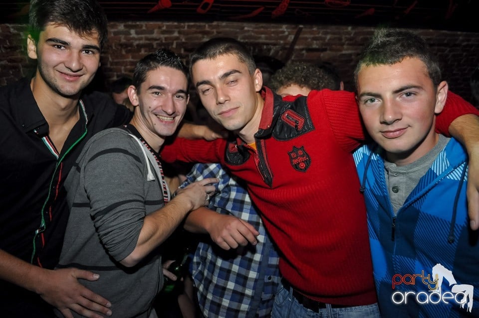 Party cu Caveman in the mix!, 