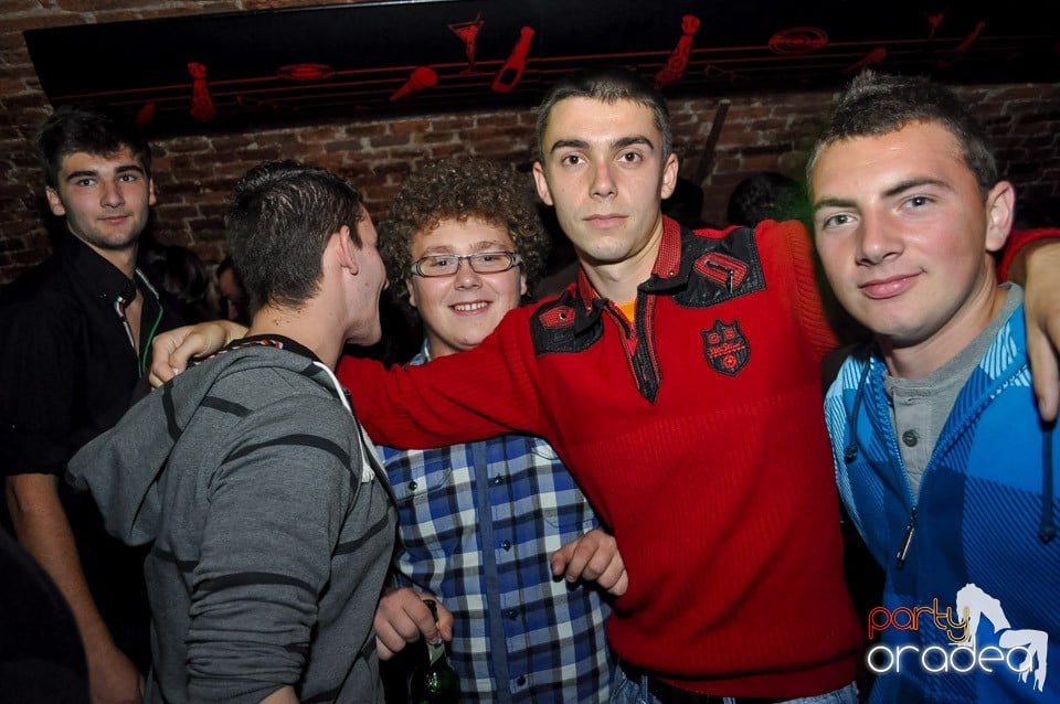 Party cu Caveman in the mix!, 