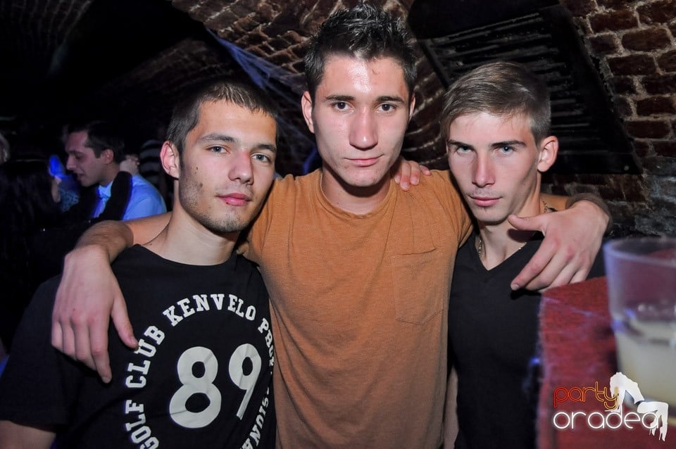 Party cu Caveman in the mix!, 