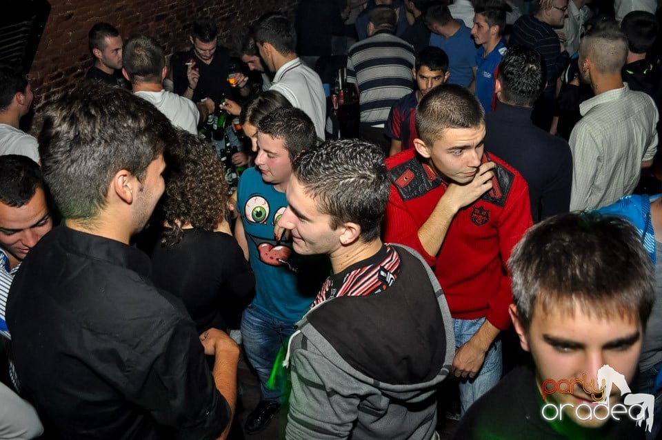 Party cu Caveman in the mix!, 