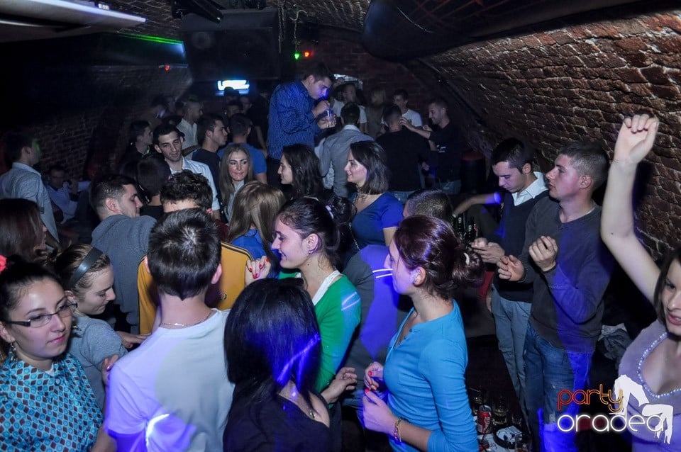 Party cu Caveman in the mix!, 