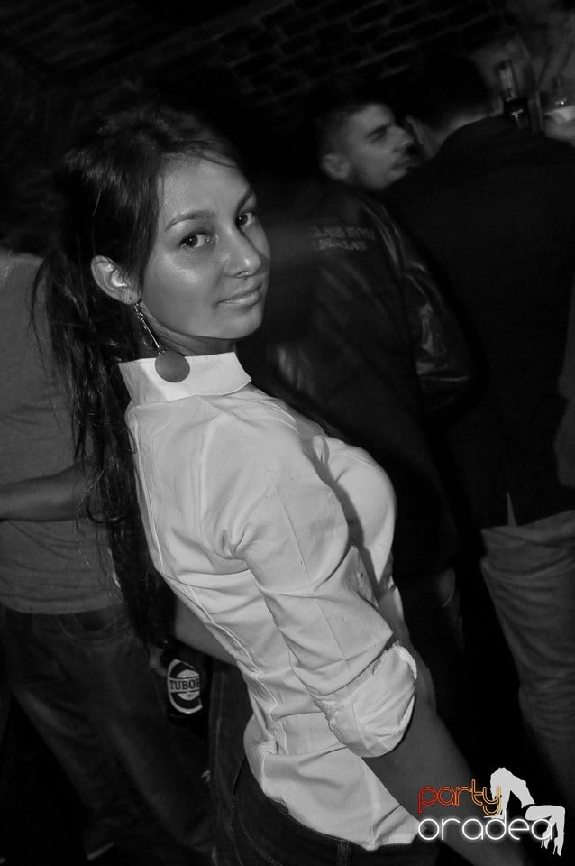 Party cu Caveman in the mix!, 