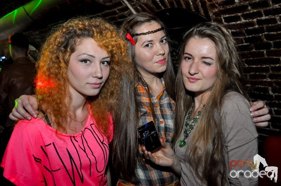 Party cu Caveman in the mix!, 