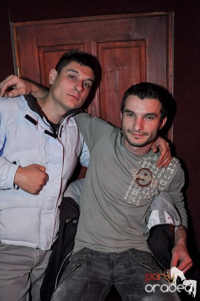 Party cu Caveman in the mix!, 