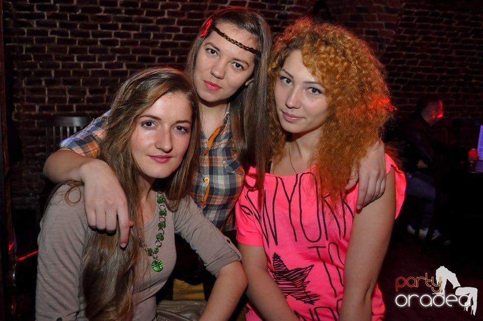 Party cu Caveman in the mix!, 