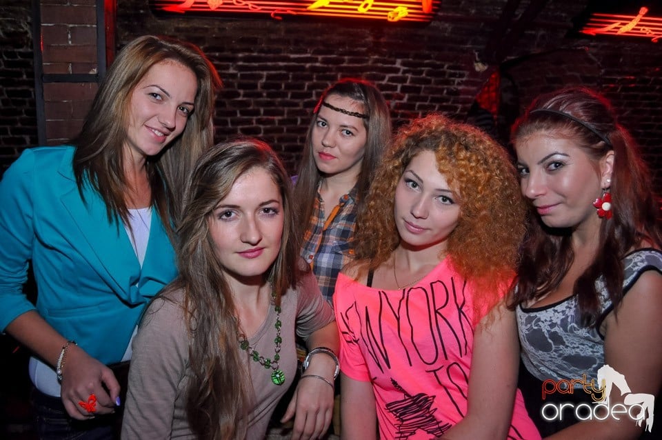 Party cu Caveman in the mix!, 