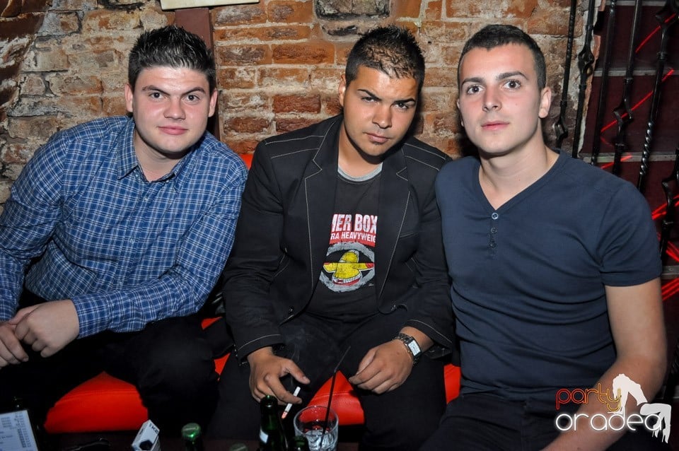 Party cu Caveman in the mix!, 