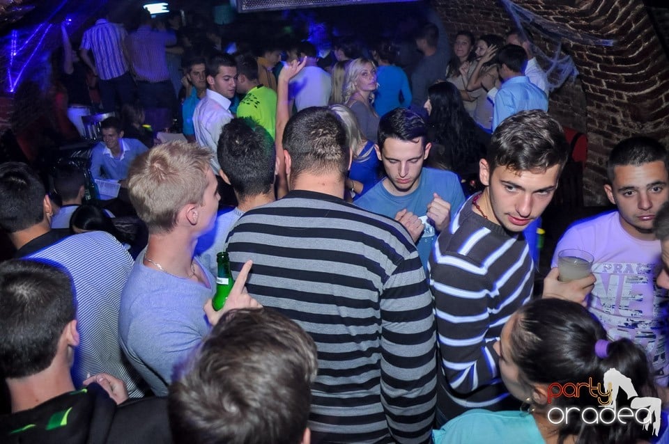 Party cu Caveman in the mix!, 