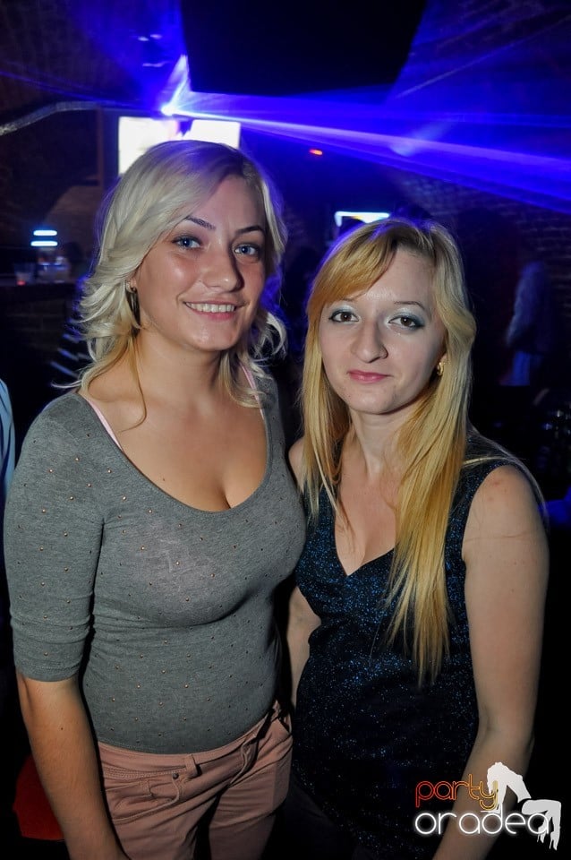 Party cu Caveman in the mix!, 