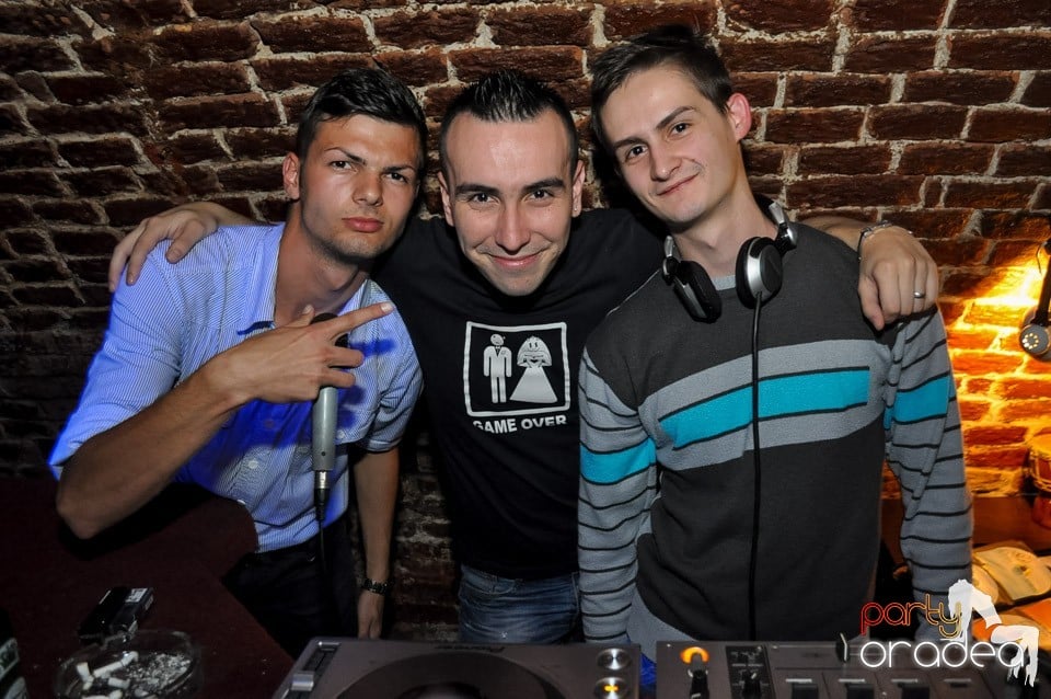 Party cu Caveman in the mix!, 