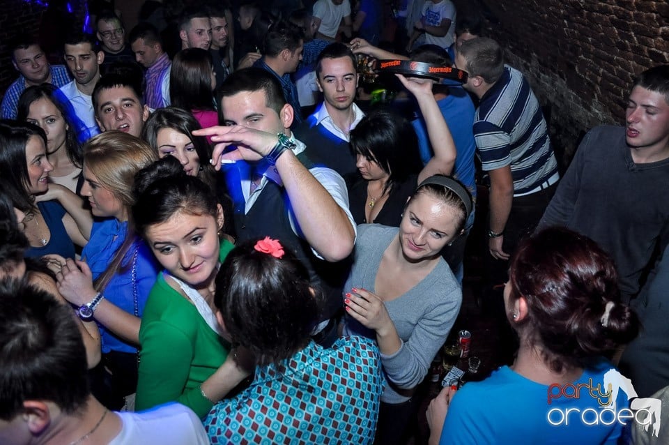 Party cu Caveman in the mix!, 