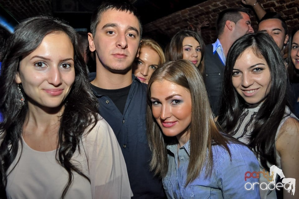 Party cu Caveman in the mix!, 