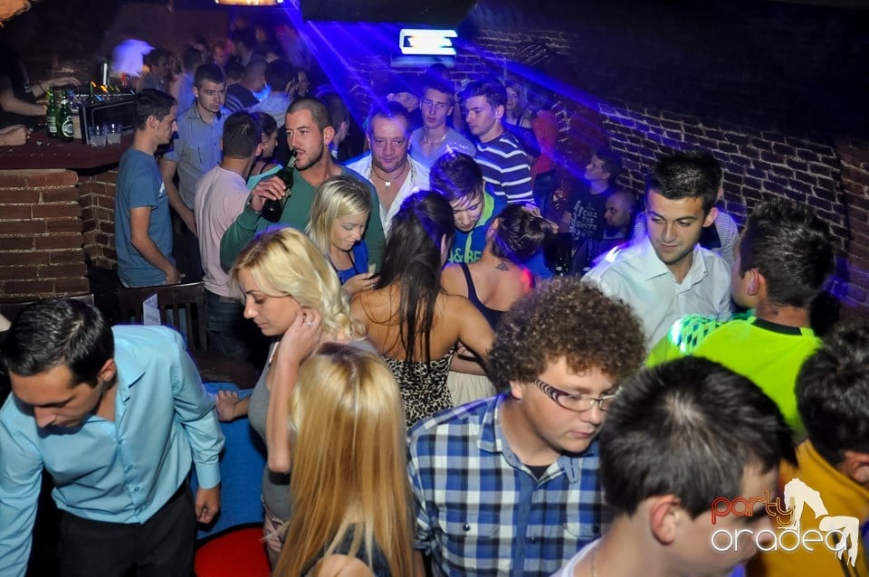 Party cu Caveman in the mix!, 