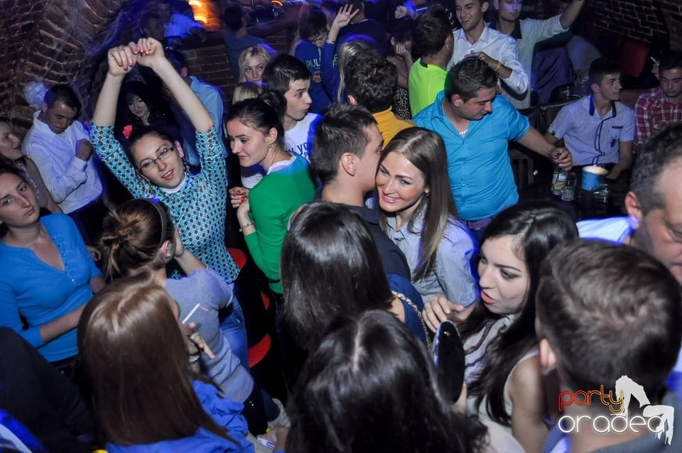 Party cu Caveman in the mix!, 