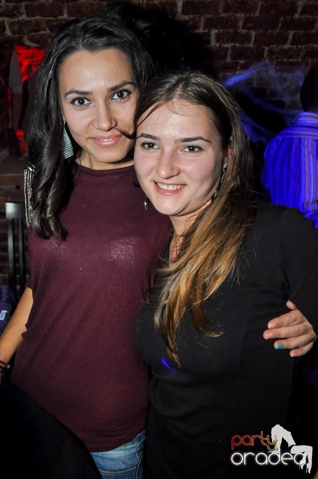 Party cu Caveman in the mix!, 