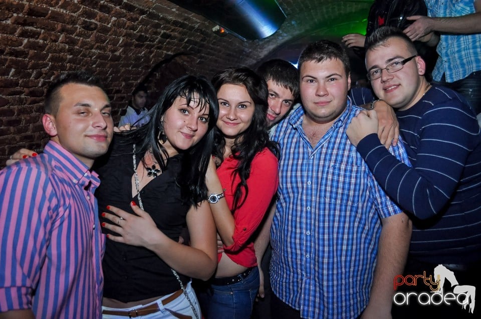 Party cu Caveman in the mix!, 