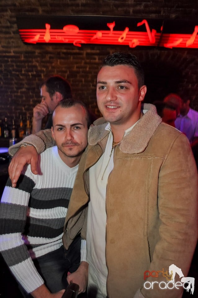 Party cu Caveman in the mix!, 