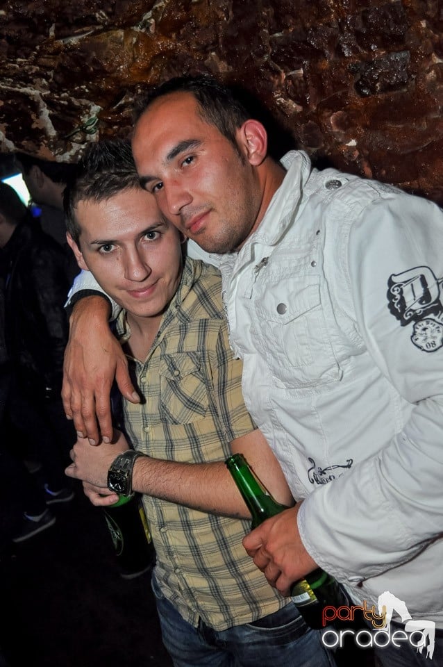 Party cu Caveman in the mix!, 